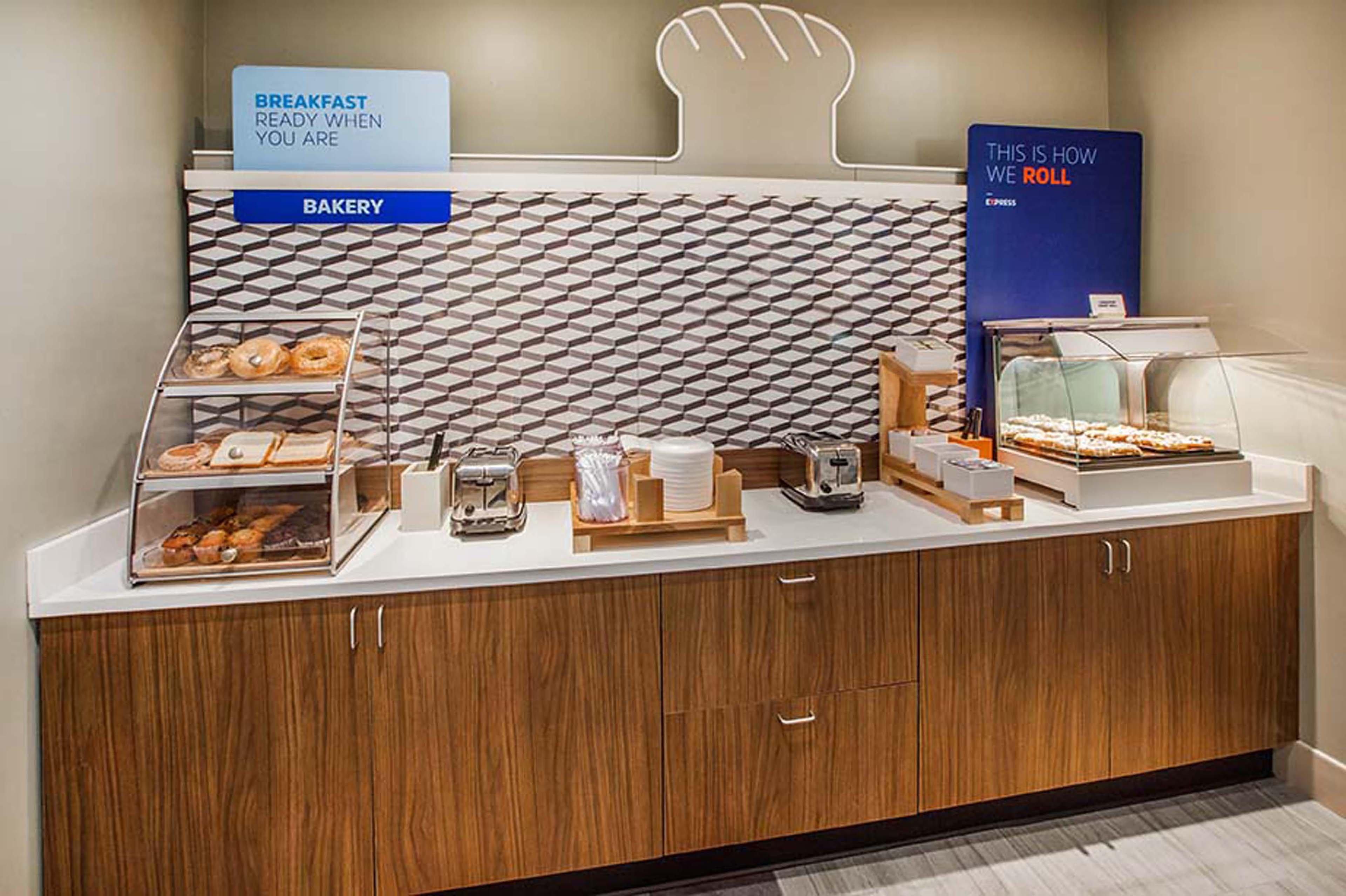 Holiday Inn Express & Suites - Fayetteville South By Ihg Bagian luar foto