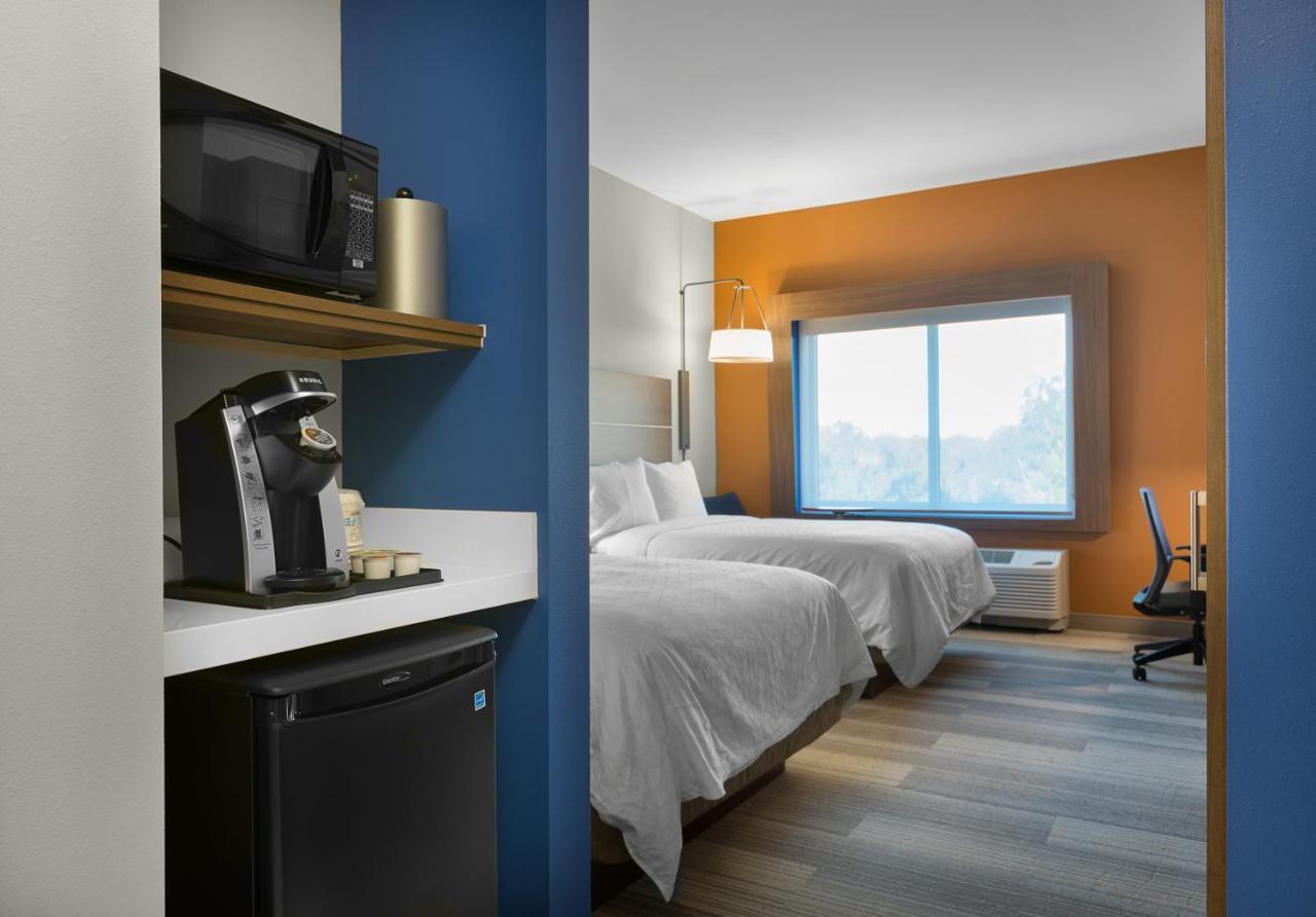 Holiday Inn Express & Suites - Fayetteville South By Ihg Bagian luar foto