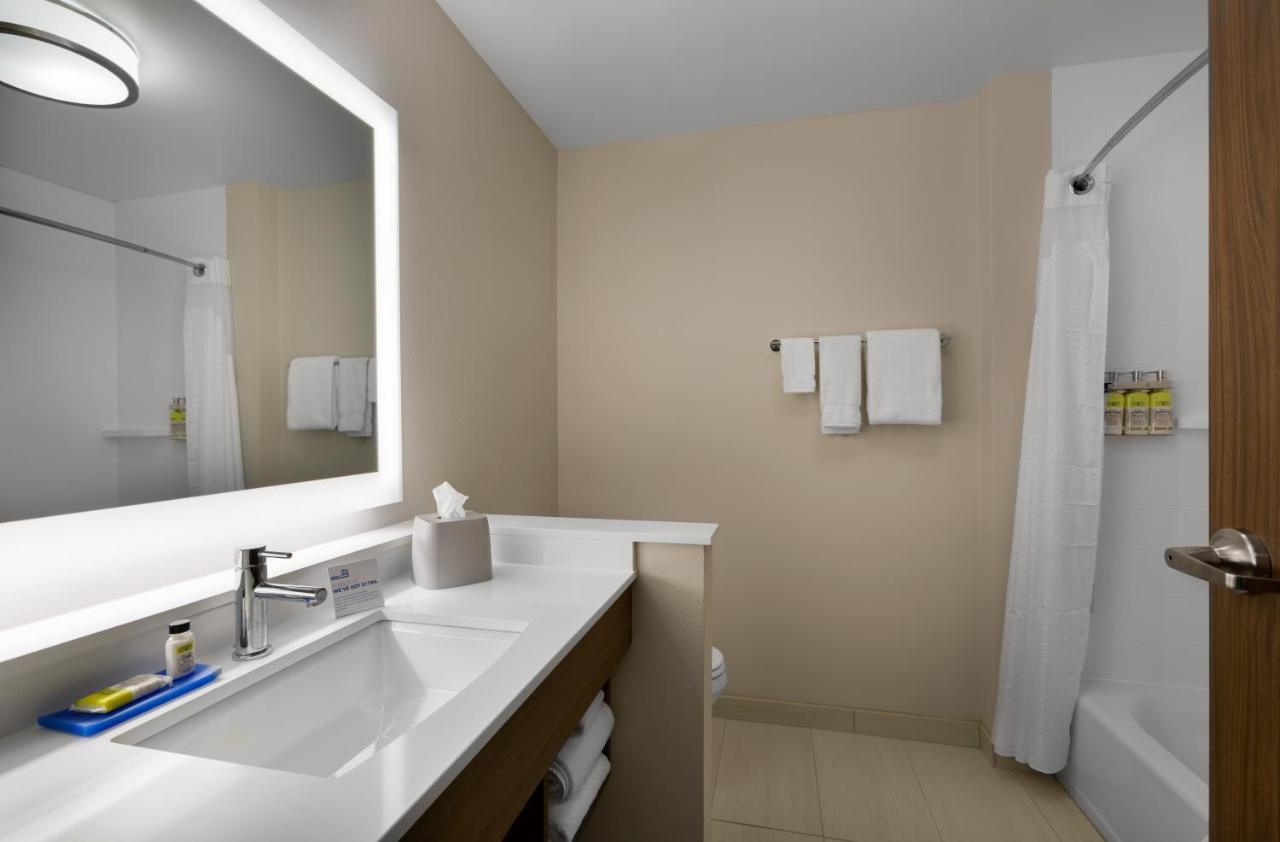 Holiday Inn Express & Suites - Fayetteville South By Ihg Bagian luar foto